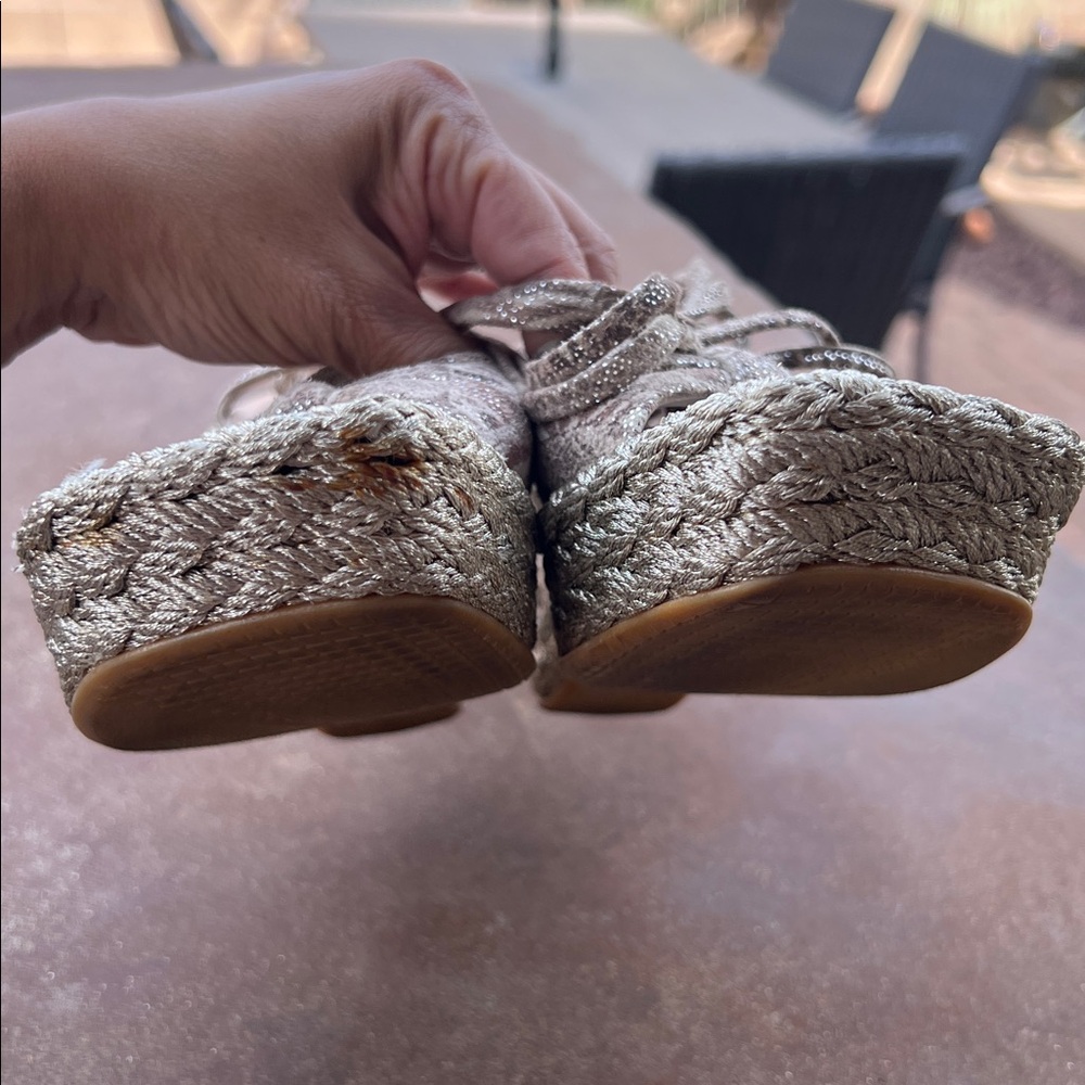 STUART WEITZMAN Jute Silver Snake Print Wrap Around Tie Wedges - Picture 9 of 10